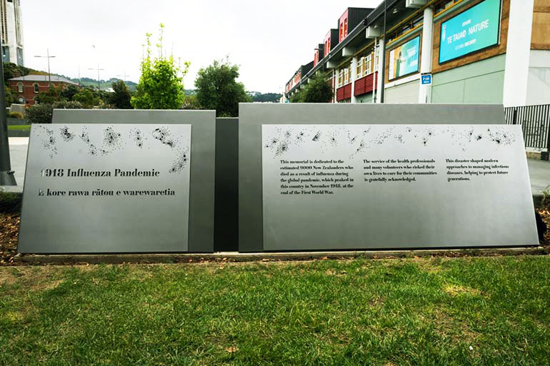 Two metal plaques making up the Influenza memorial.