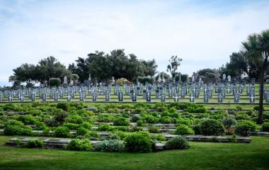 Picture of a graveyard with war graves.