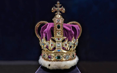 Gold crown decorated with jewels